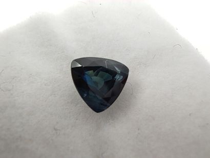 SAPHIR greenish blue Madagascar trillion
Dim:...