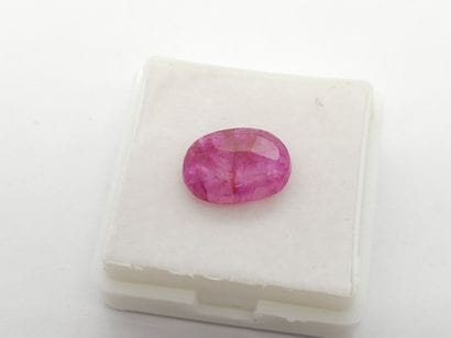 RUBIS Burma , ovale , Birmanie , 3,60 carats...