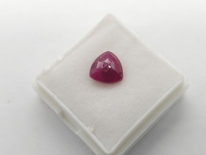 RUBIS purplish red , trillion , Tanzania...