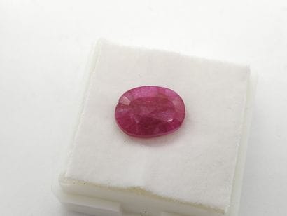 RUBIS Burma , ovale , Birmanie , 3,00 carats...