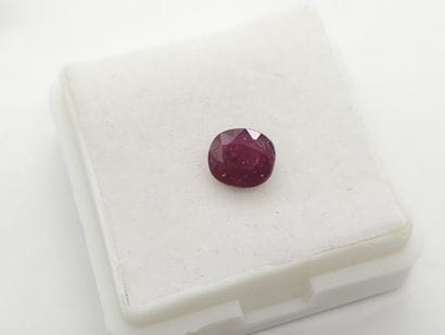RUBIS purplish red , ovale , Madagascar ,...