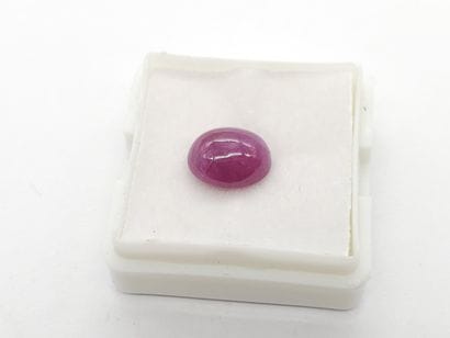 RUBIS purplish red , cabochon , Africa ,...