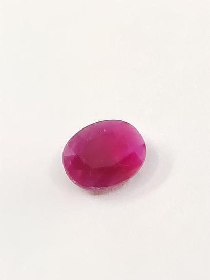 RUBIS rouge ovale, 	Madagascar, 6.94 carats
Dim...