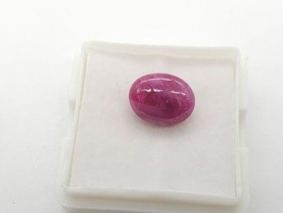 RUBIS pinkish red , cabochon , Tanzanie ,...