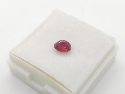 RUBY pinkish red , oval , Madagascar , 1,04...