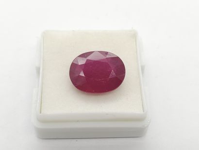 RUBY pinkish red , oval , Africa , 8,33 carats...