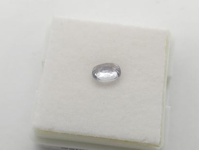 SAPHIR purple , oval , 0,82 Carats, Dim :...