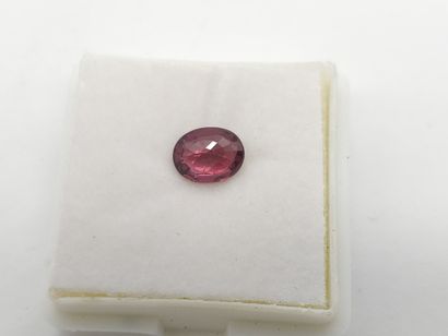 GRENAT purplish pink rhodolite , oval , Madagascar...