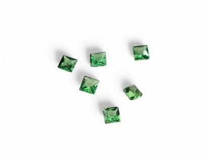 SIX GRENAT square-shaped tsavorite green,...
