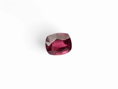 GRENAT purplish pink rhodolite , cushion...