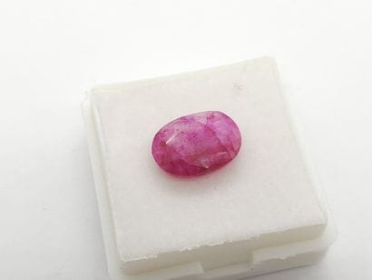 RUBIS Burma , ovale , Birmanie , 3,60 carats...