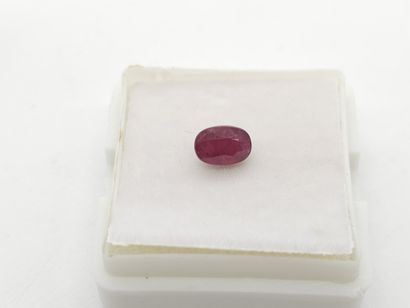 RUBIS rouge de forme ovale, 	Madagascar	,...