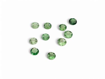 TEN round tsavorite green GRENATS, Tanzanian,...
