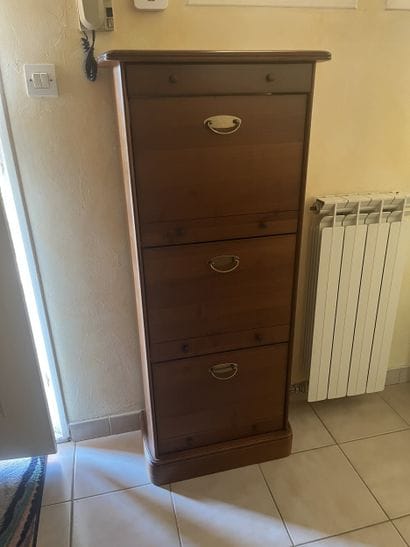 DANS L'ENTREE
Meuble à chaussures à trois...
