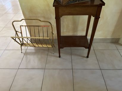 PETITE TABLE A ENCAS moderne 
On y joint
Un...
