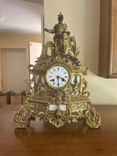 TRAVAIL XIXème siècle
Pendule en régule redorée...