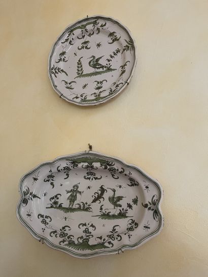 MOUSTIER XIXème siècle
Un plat oblong et...