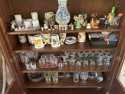 DANS L'ARGENTIER
Ensemble de bibelots décoratifs,...