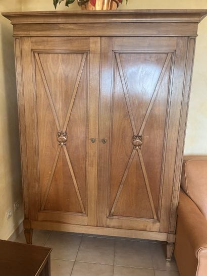 TRAVAIL XXème siècle
Armoire de style Restauration...