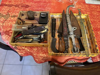 IMPORTANTE COLLECTION DE COUTEAUX, coupe...