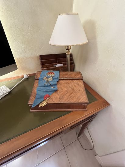 ECRITOIRE DE VOYAGE en placage de bois de...
