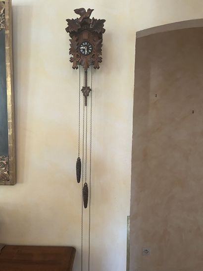 ENSEMBLE DE BIBELOTS comprenant :
Une pendule...
