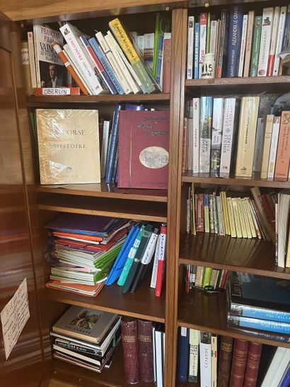 DANS L'ARMOIRE
Ensemble de livres brochés...