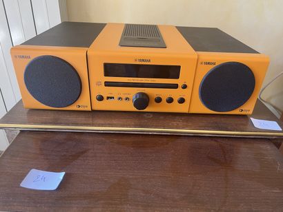 YAMAHA MCR 042
Mini Chaine Hifi
Dim : 12...