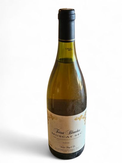 DRY MUSCAT
White earth 
Year 2000
Three bottles...