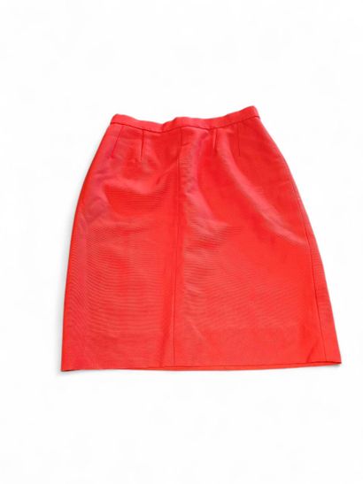 HERMES 
JUPE en laine rouge 
Taille 38
T...
