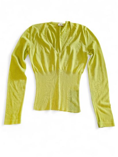 HERMES 
Pull col V en coton vert
Taille ...