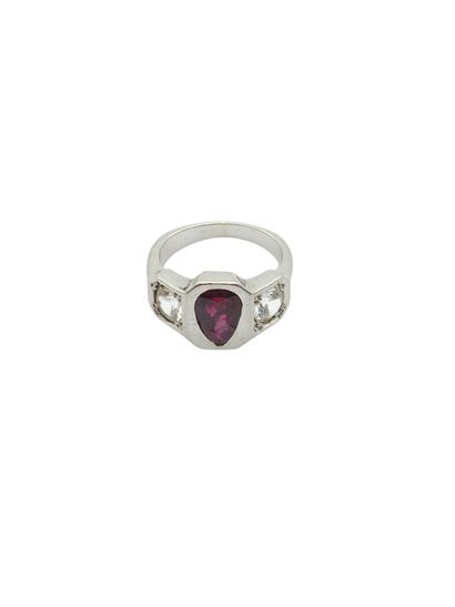 BAGUE en platine 950° ornée d'un rubis poire...