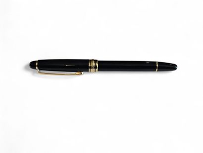 MONTBLANC 
Stylo roller dans sa boite et...