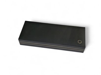 MONTBLANC 
Stylo roller dans sa boite et...