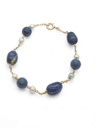 TRAVAIL Français 
LOT de deux bracelets ornés...