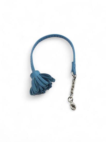 HERMES Paris 
Marque-page en cuir bleu et...