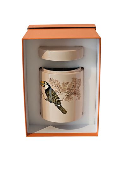 HERMES
Tea box representing a toucan on its...