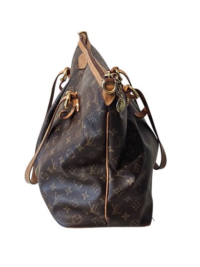 LOUIS VUITTON 
