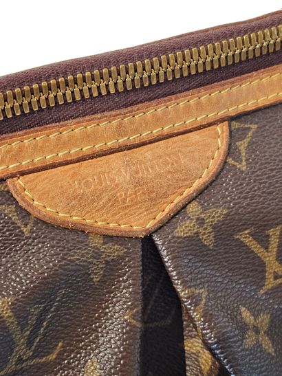 LOUIS VUITTON 
