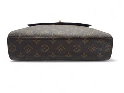 LOUIS VUITTON Malesherbes
Bag in monogram...