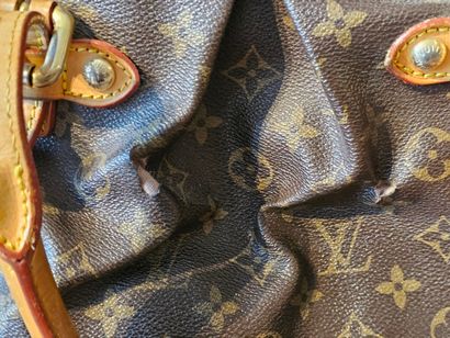 LOUIS VUITTON model TIVOLI
Tivoli PM Handbag...