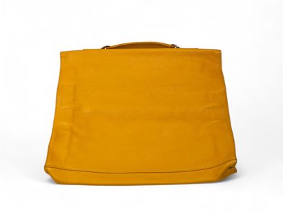 OLD ENGLAND 
Porte-partitions en cuir jaune...