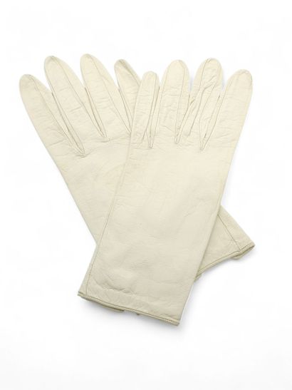 CHRISTIAN DIOR 
White kid glove
Size six/three...