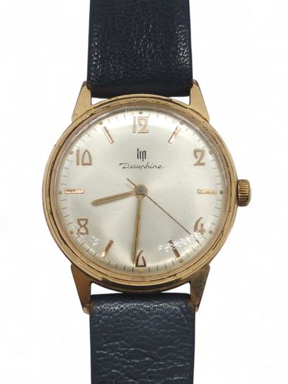 LIP Dauphine 
Wristwatch, round case cream...