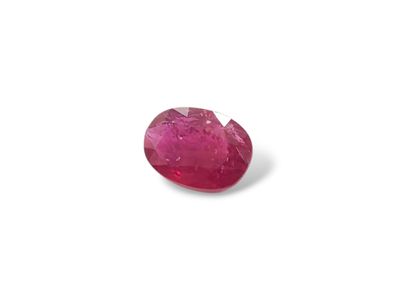 RUBY red , oval , Mozambique , 0,79 Carats,...