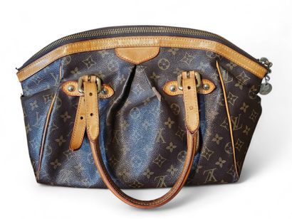 LOUIS VUITTON model TIVOLI
Tivoli PM Handbag...