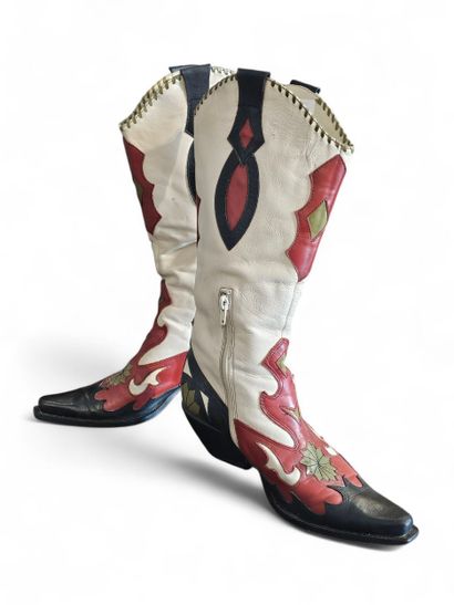 BCBGirls
PAIRE DE BOTTES en cuir
Taille 38
Talons...