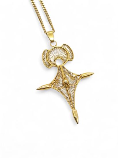 CHAINE en or jaune 750° avec son pendentif...