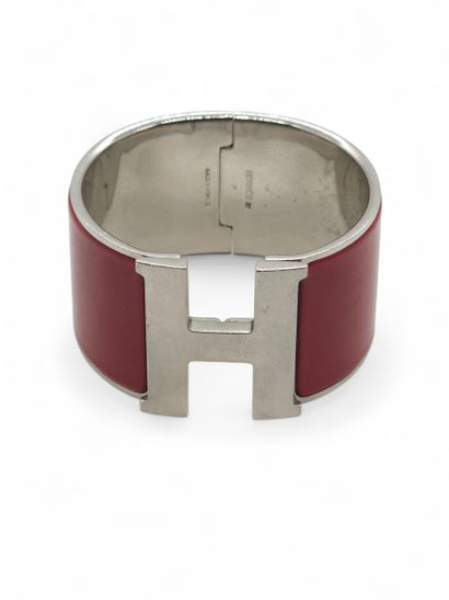 HERMES clic clac 
Bracelet en métal argenté...