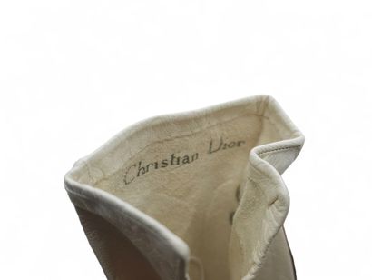 CHRISTIAN DIOR 
White kid glove
Size six/three...